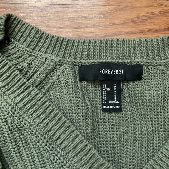 Forever 21 Woman's Crop Top Sweater- EUC - Picture 2 of 2